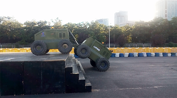 黄金甲体育智能“龙马一号”惊艳亮相世界机器人大会