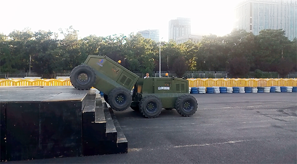 黄金甲体育智能“龙马一号”惊艳亮相世界机器人大会